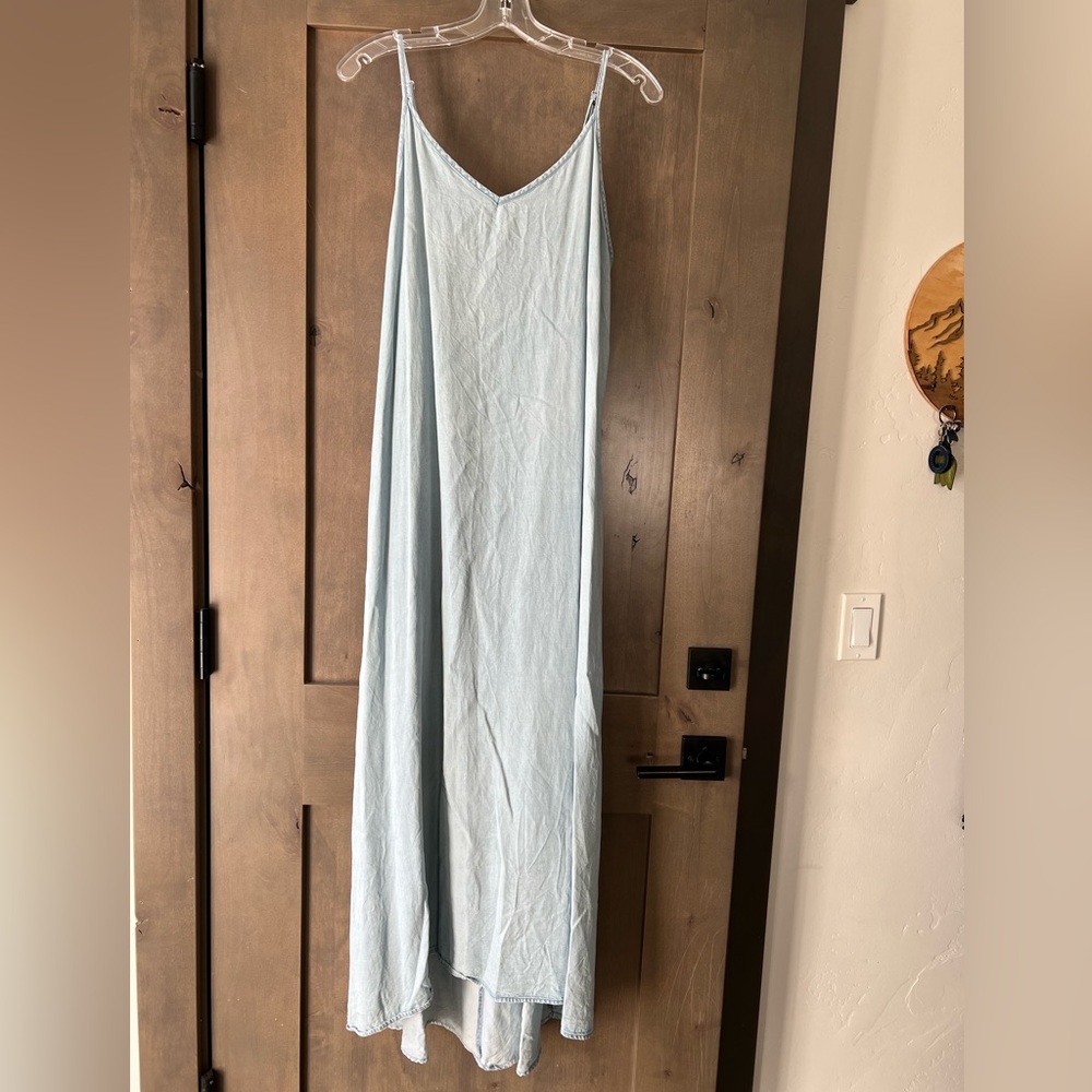Gap Maxi Spaghetti-strap Dress
Size Large